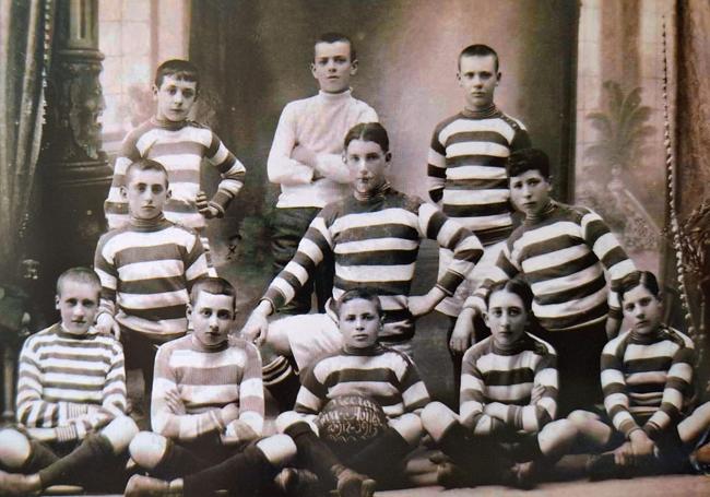 Recreativa Avilesina, del Colegio Santo Tomás, que en 1913 jugaba partidos en San Juan,