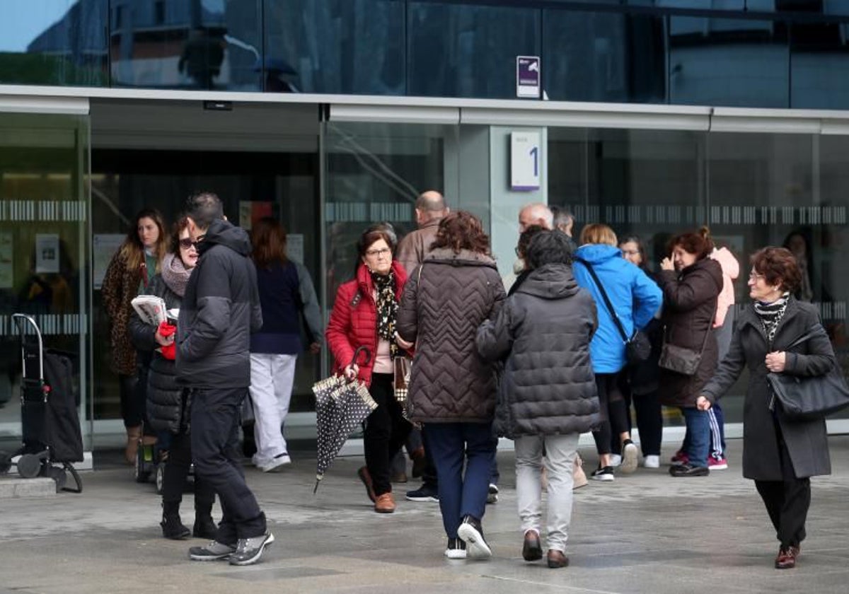 Asturias registró en marzo una cifra histórica de 5.784 cirugías realizadas, aunque todavía siguen en lista de espera 22.465 pacientes