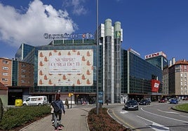 Vista del Centro Comercial Los Fresnos, que afronta cambios en su propiedad con la entrada de un fondo inmobiliario de la gestora participada por el dueño de Louis Vuitton