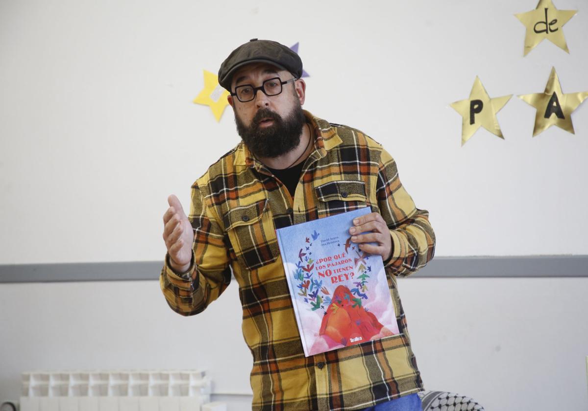 Recorrido literario para celebrar el Día del Libro en Avilés