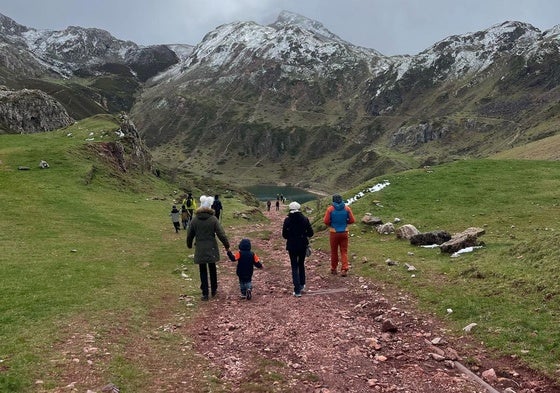 El pueblo de Arbellales por donde empieza la ruta.