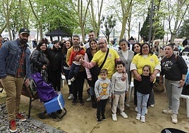 El parque de El Muelle de Avilés concentró a cientos de personas durante la Comida en la Calle.