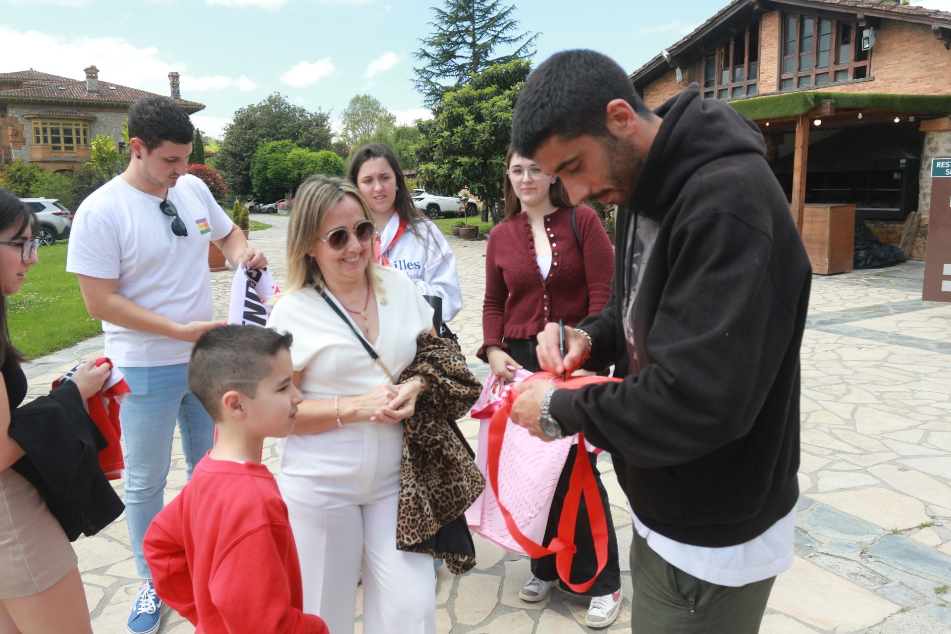Primer encuentro de aficionados del Sporting de Gijón en Cangas de Onís