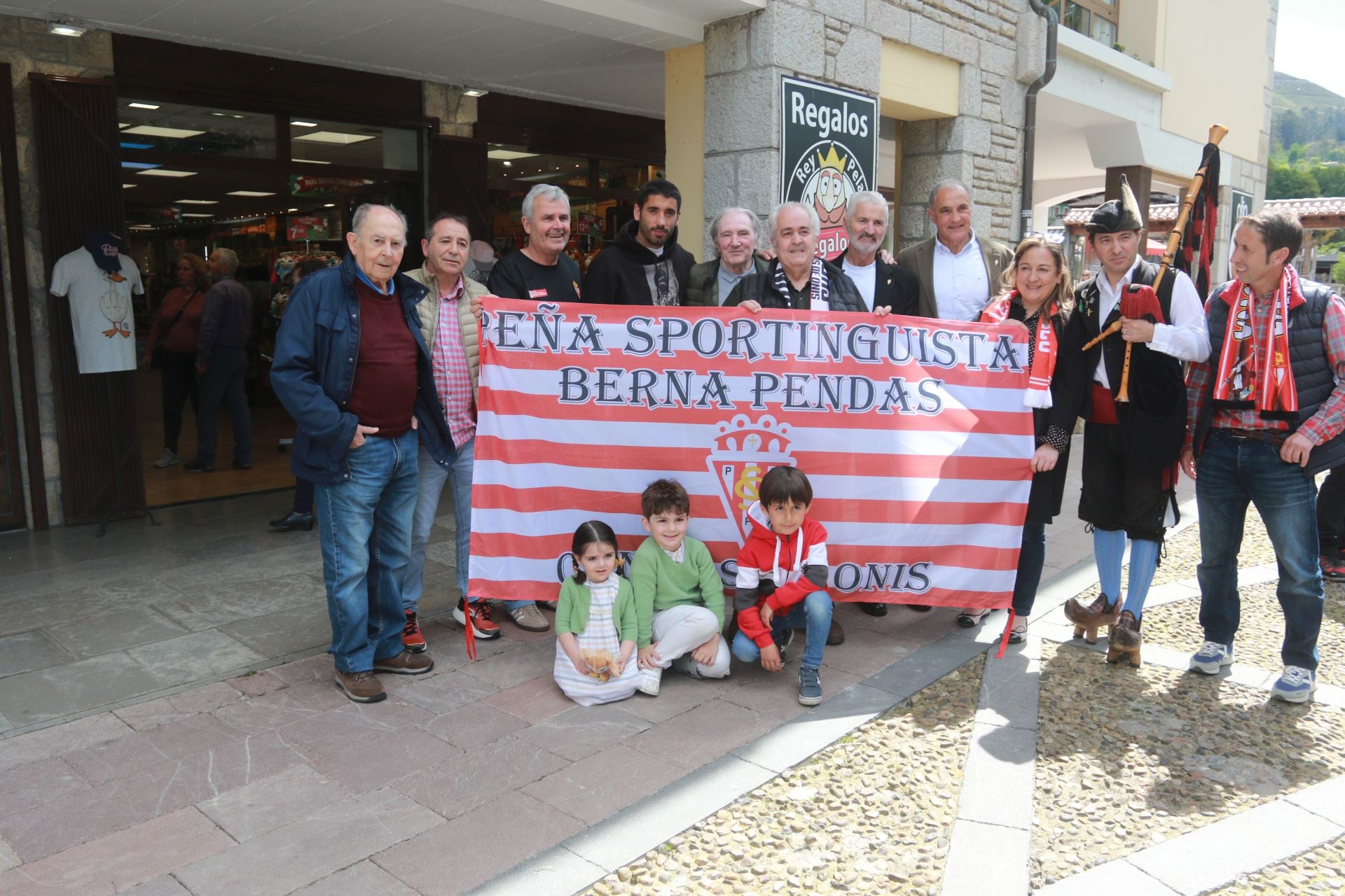 Primer encuentro de aficionados del Sporting de Gijón en Cangas de Onís
