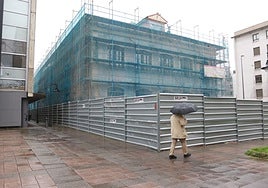 El antiguo edificio de Vicasa, en plena reforma para ser un albergue de peregrinos con plazas también para jóvenes.