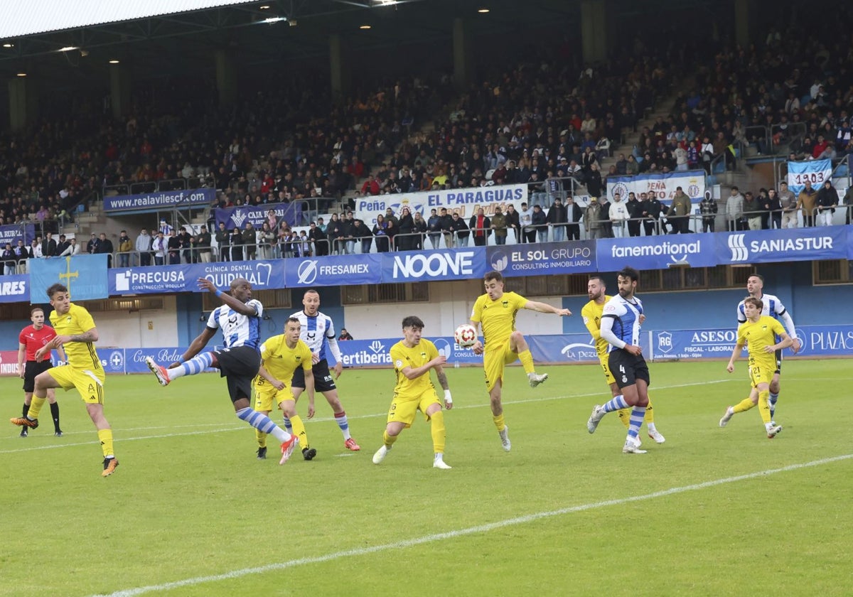 Doble motivación en el Real Avilés para llenar el Suárez Puerta