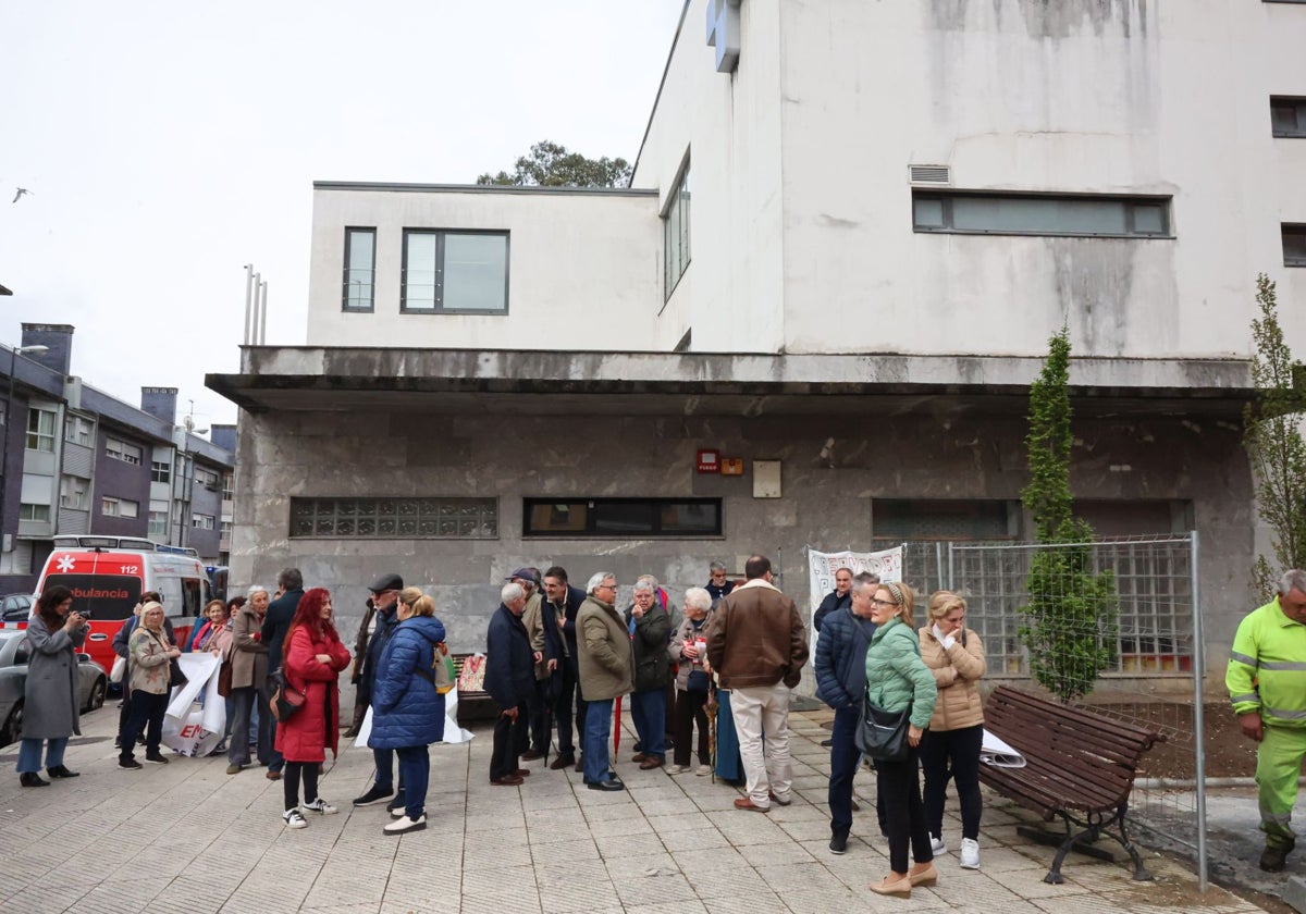 Asamblea vecinal en Ventanielles para protestar por el estado del centro de salud