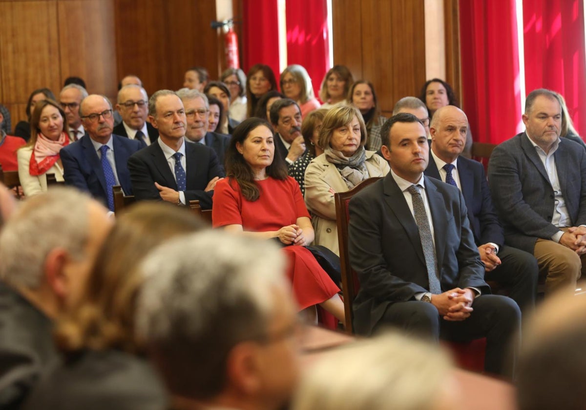 Imagen principal - Momentos de la jura de su cargo de José Luis Niño Romero