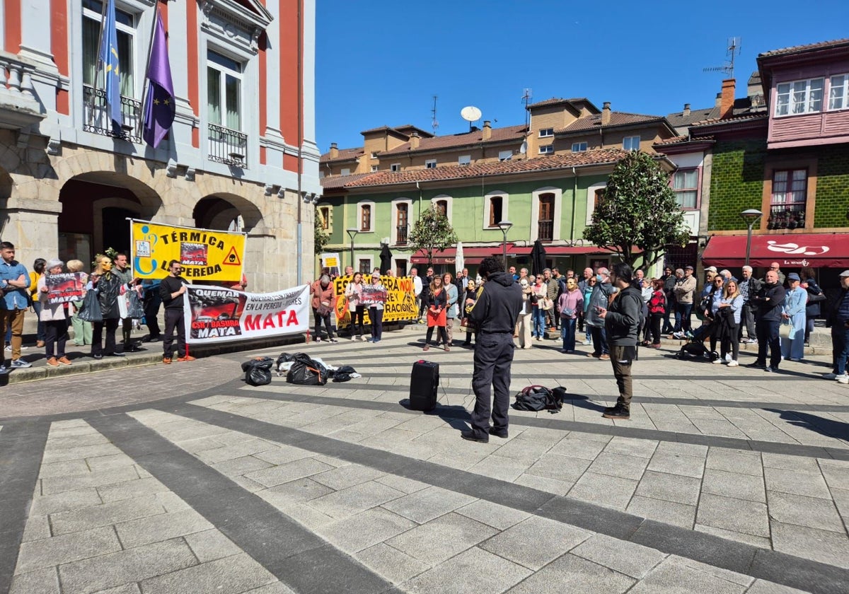 Protesta en Mieres contra la quema de biomasa en la central de La Pereda