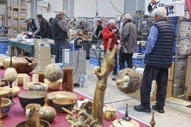 La madera llena Pravia de artesanía este fin de semana