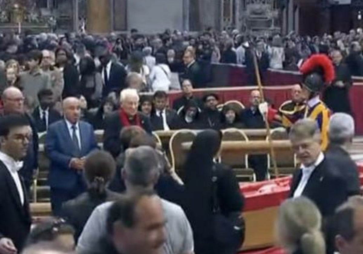 Un adiós al Papa Francisco con «el dolor de cuando se pierde a un amigo, un pastor, un padre»