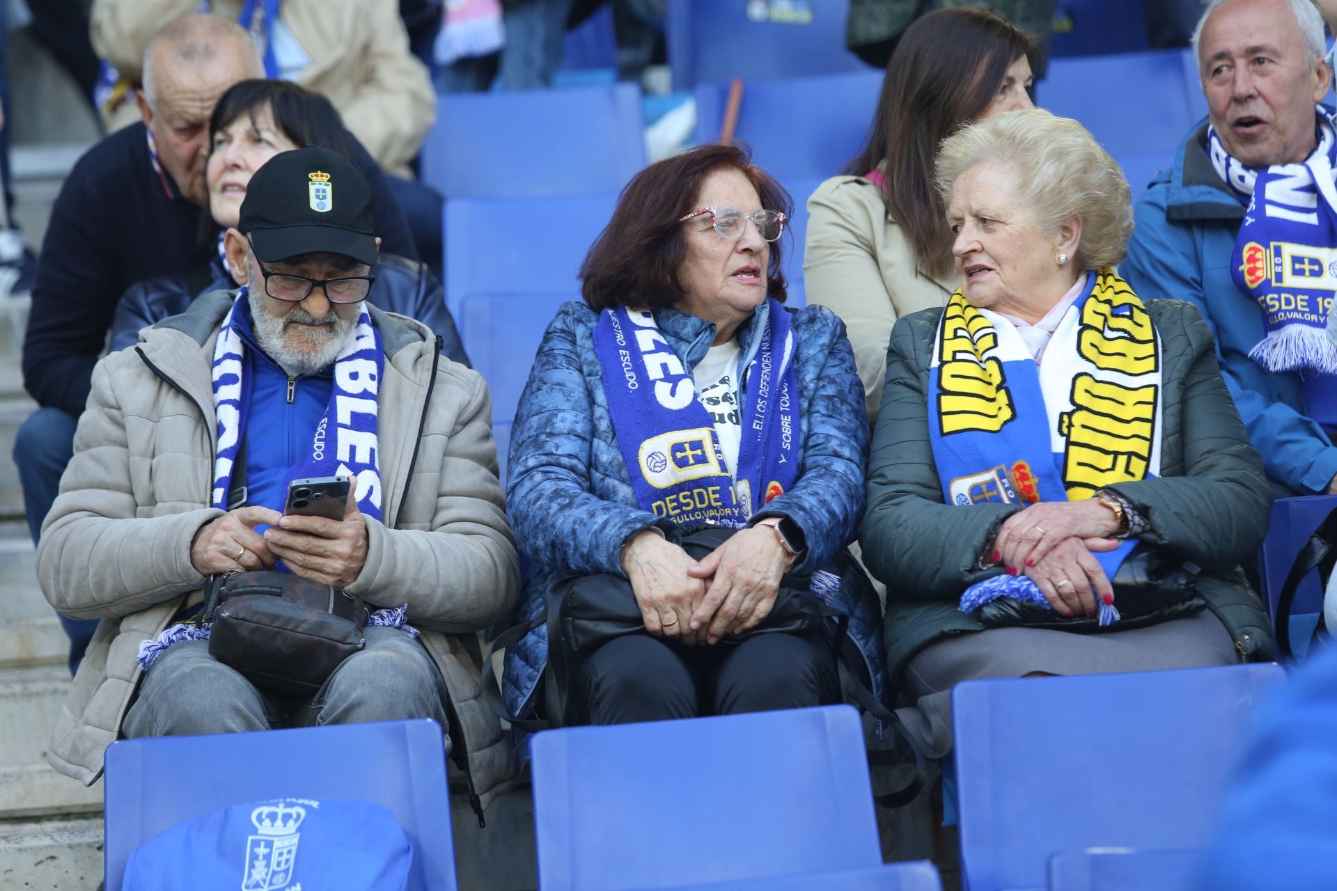 ¿Estuviste en el Real Oviedo - Levante? ¡Búscate en las fotos!