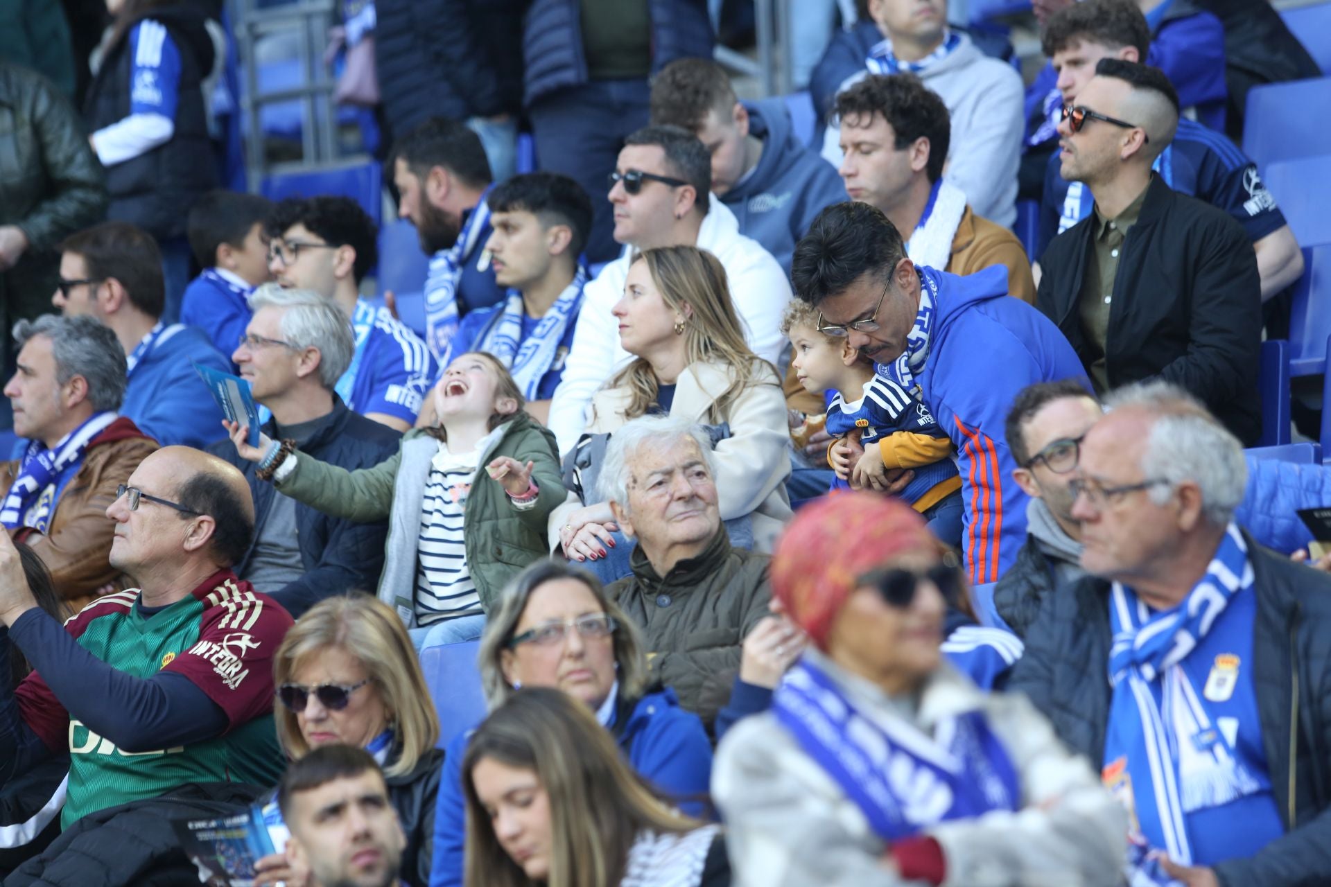 ¿Estuviste en el Real Oviedo - Levante? ¡Búscate en las fotos!