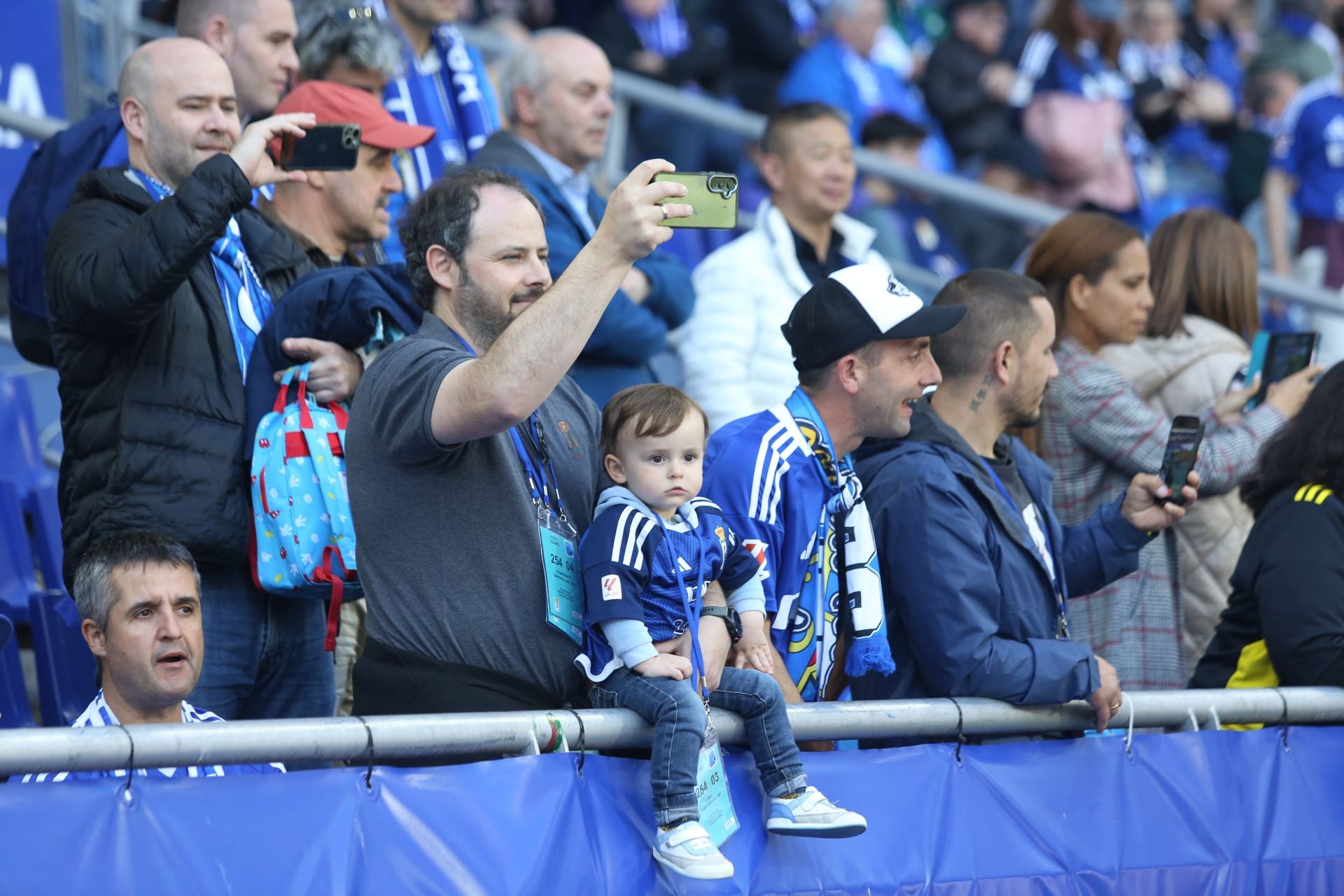 ¿Estuviste en el Real Oviedo - Levante? ¡Búscate en las fotos!
