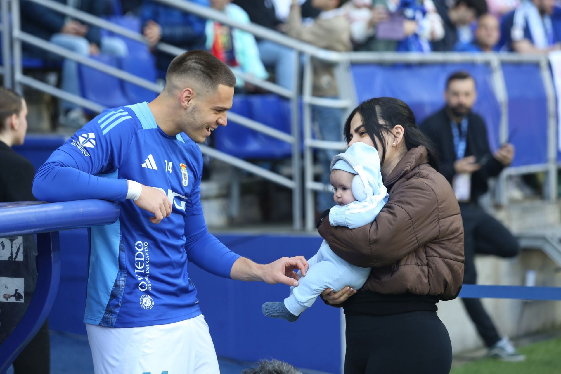 ¿Estuviste en el Real Oviedo - Levante? ¡Búscate en las fotos!