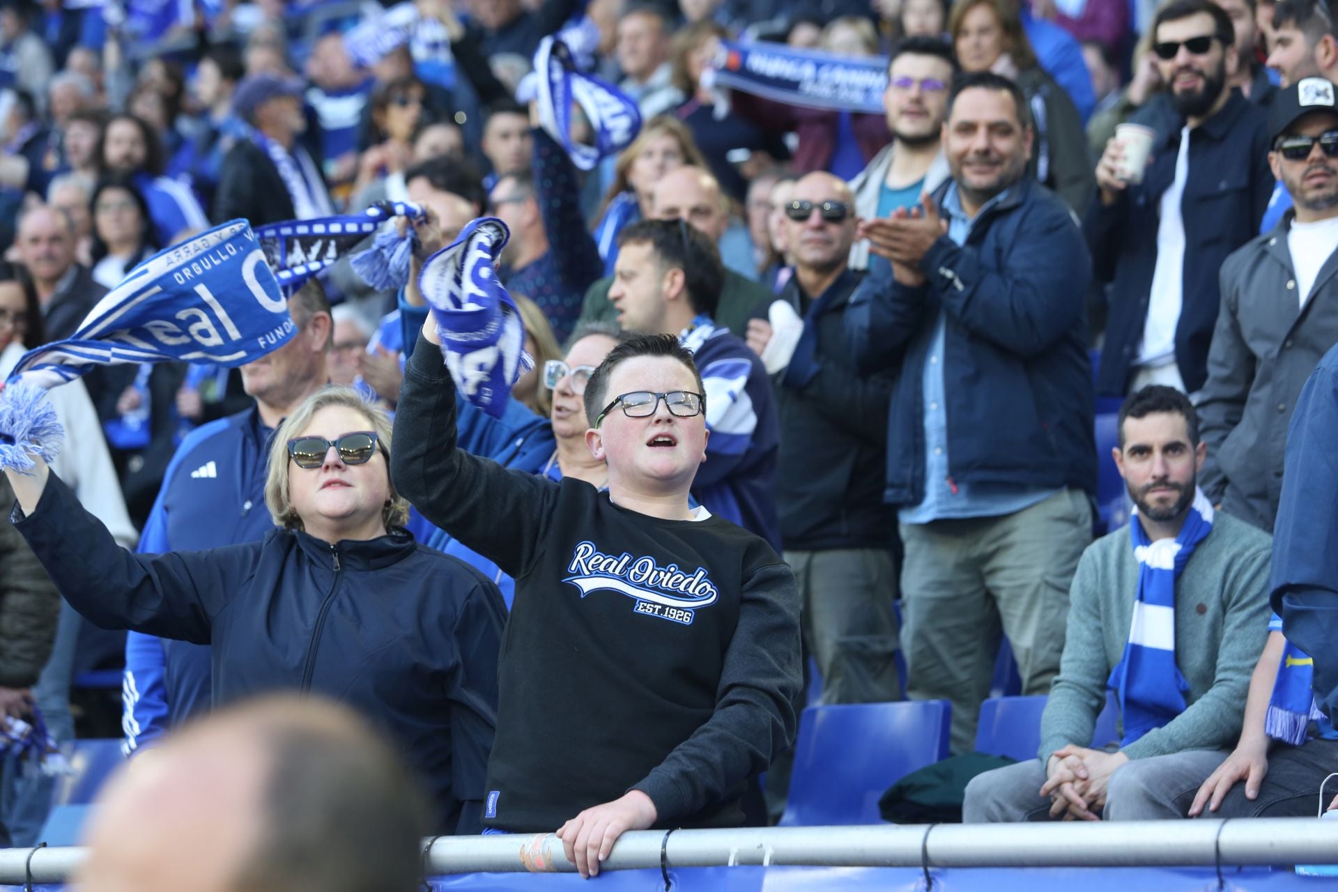 ¿Estuviste en el Real Oviedo - Levante? ¡Búscate en las fotos!