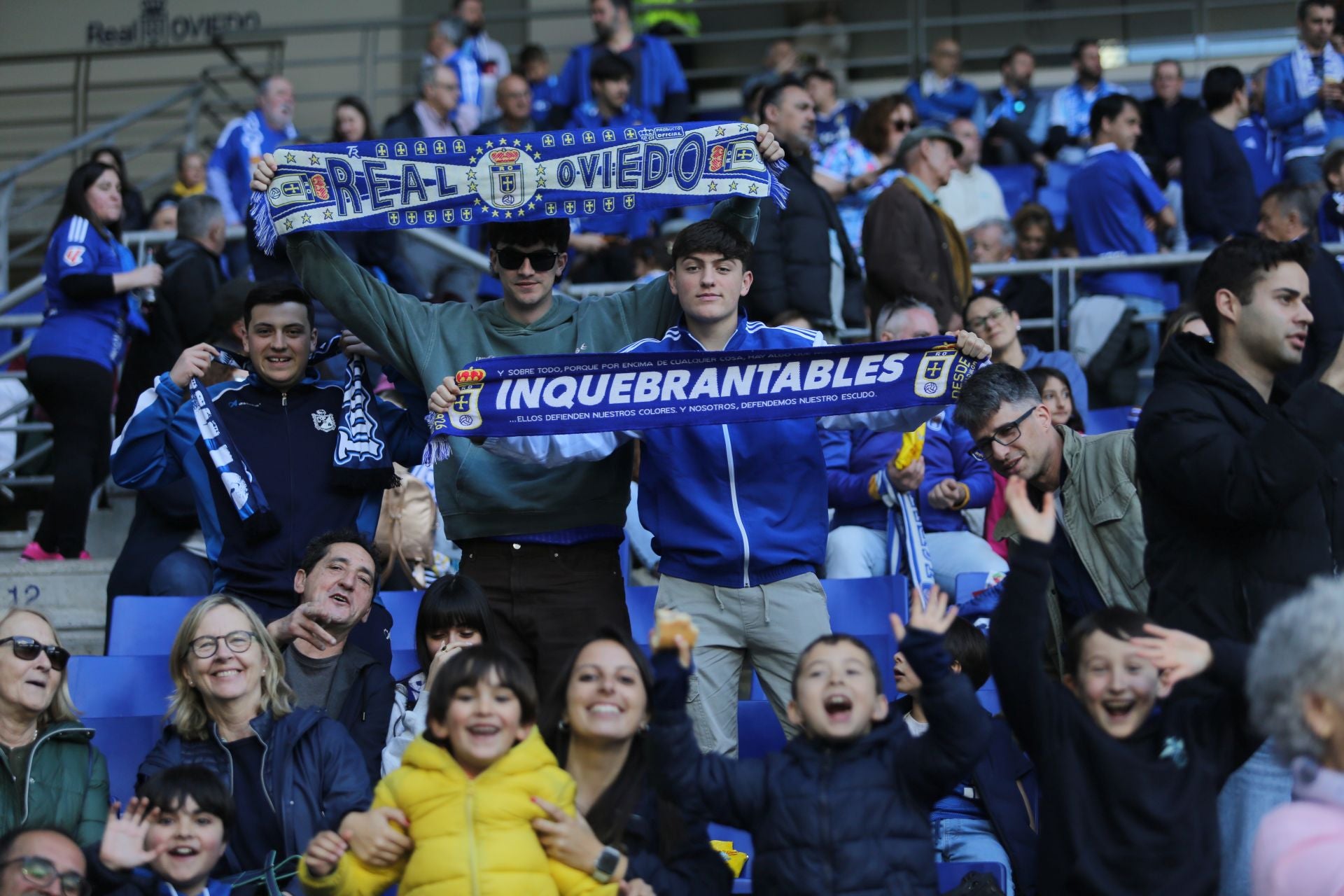 ¿Estuviste en el Real Oviedo - Levante? ¡Búscate en las fotos!