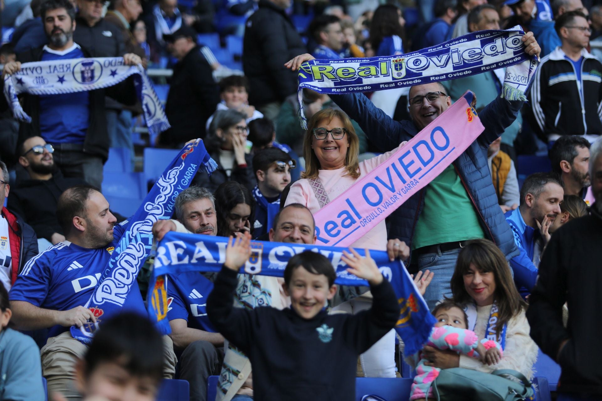 ¿Estuviste en el Real Oviedo - Levante? ¡Búscate en las fotos!