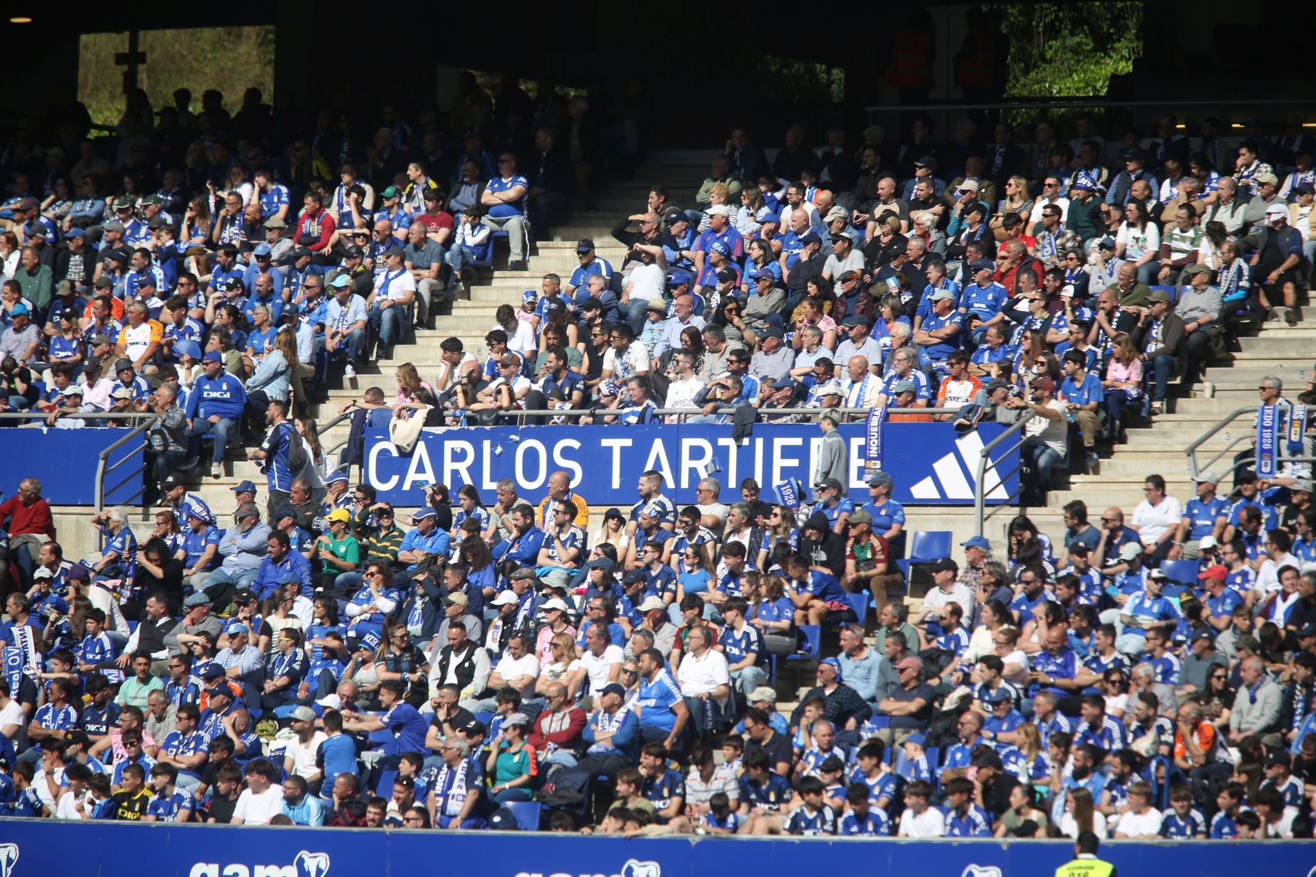 ¿Estuviste en el Real Oviedo - Levante? ¡Búscate en las fotos!