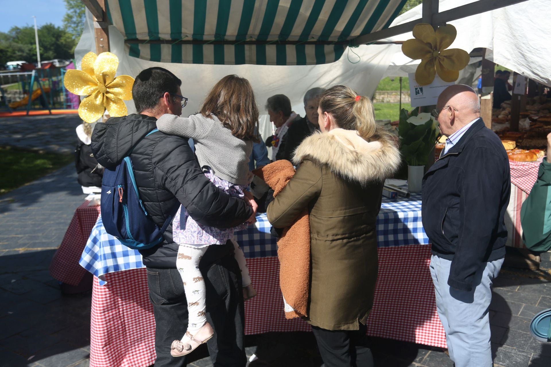 Grado, lleno hasta la bandera para celebrar La Flor: la cita en imágenes