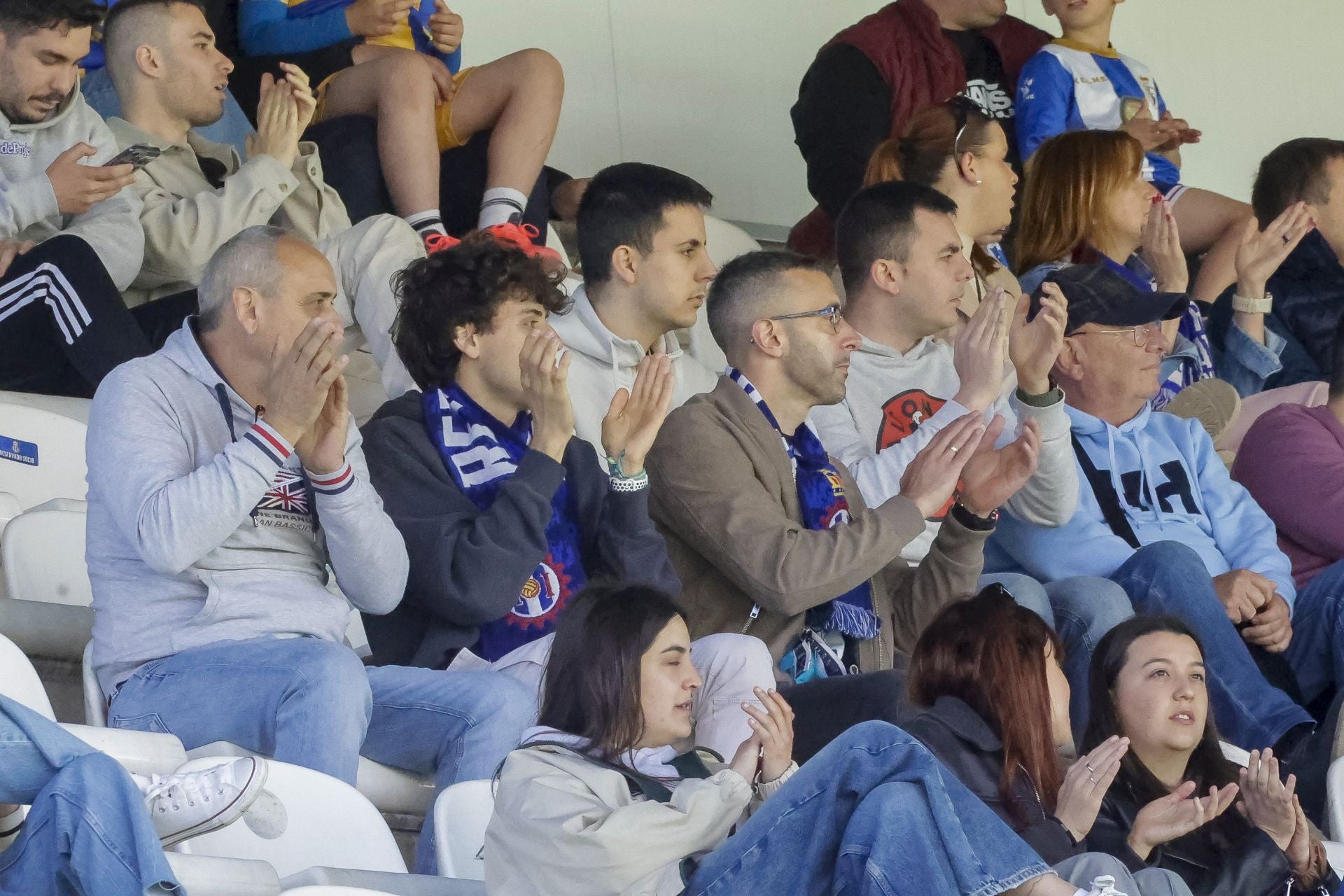 Las mejores fotos del Real Avilés 3-0 Guijuelo: así se vivió el partido en el Suárez Puerta