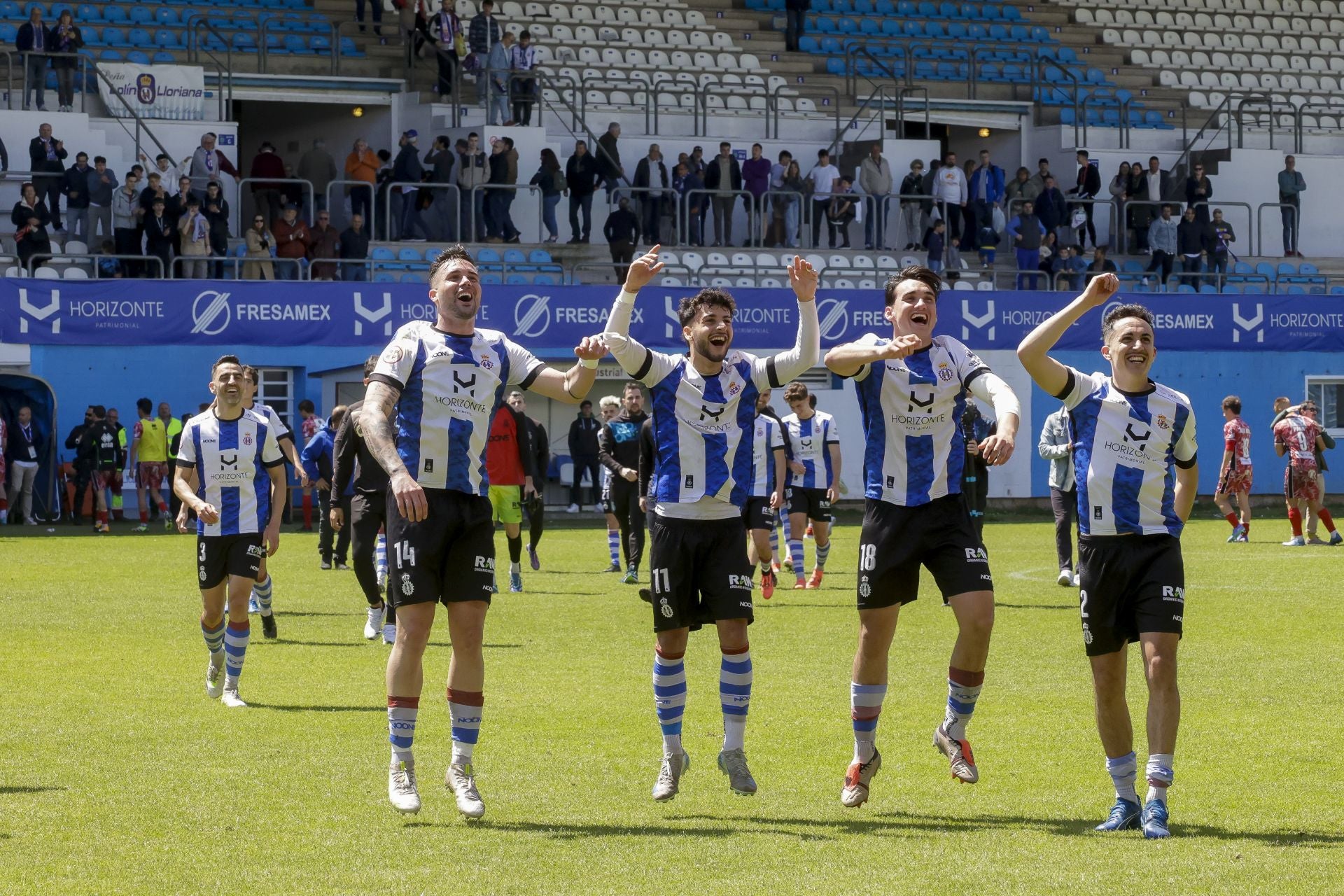 Las mejores fotos del Real Avilés 3-0 Guijuelo: así se vivió el partido en el Suárez Puerta