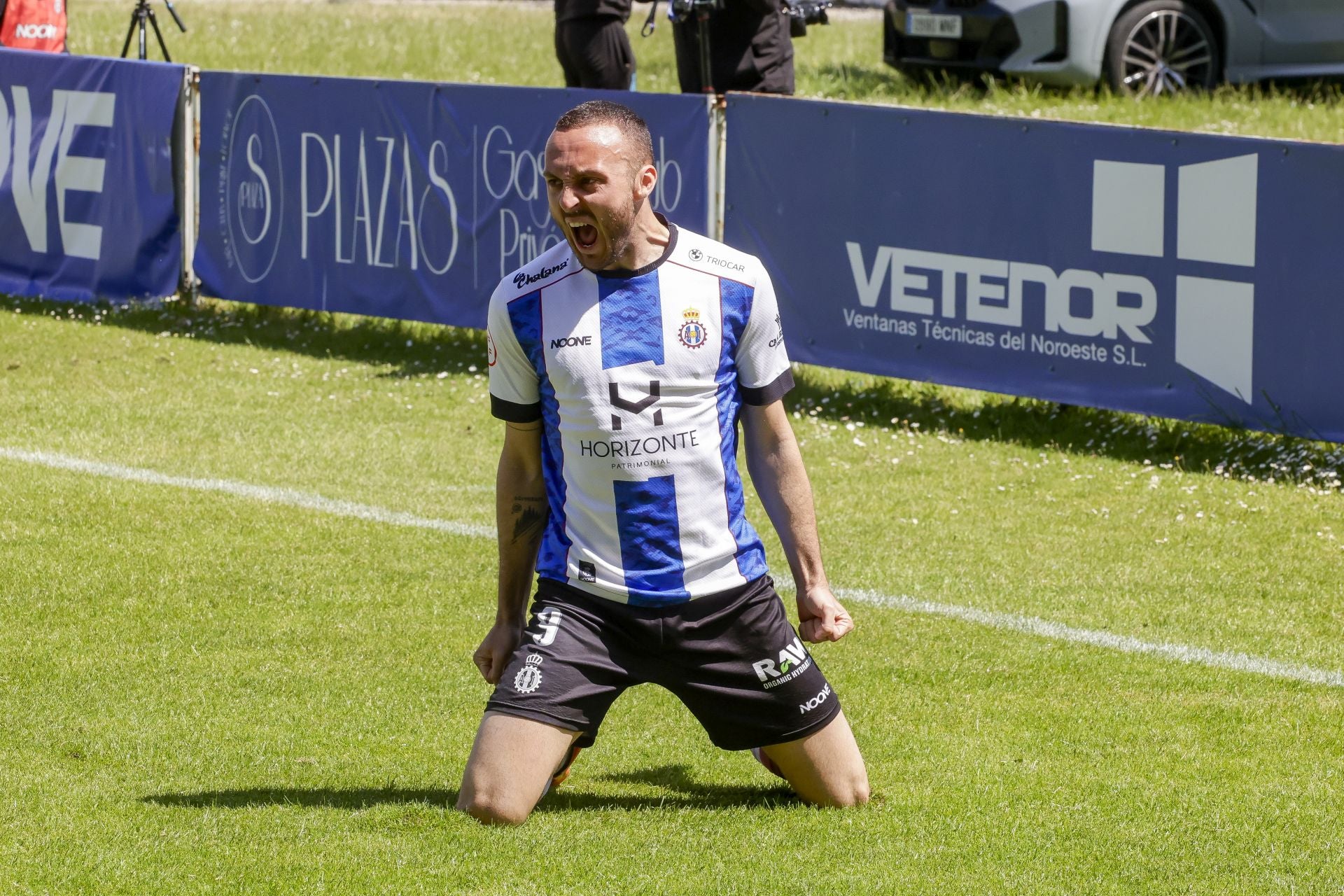Las mejores fotos del Real Avilés 3-0 Guijuelo: así se vivió el partido en el Suárez Puerta