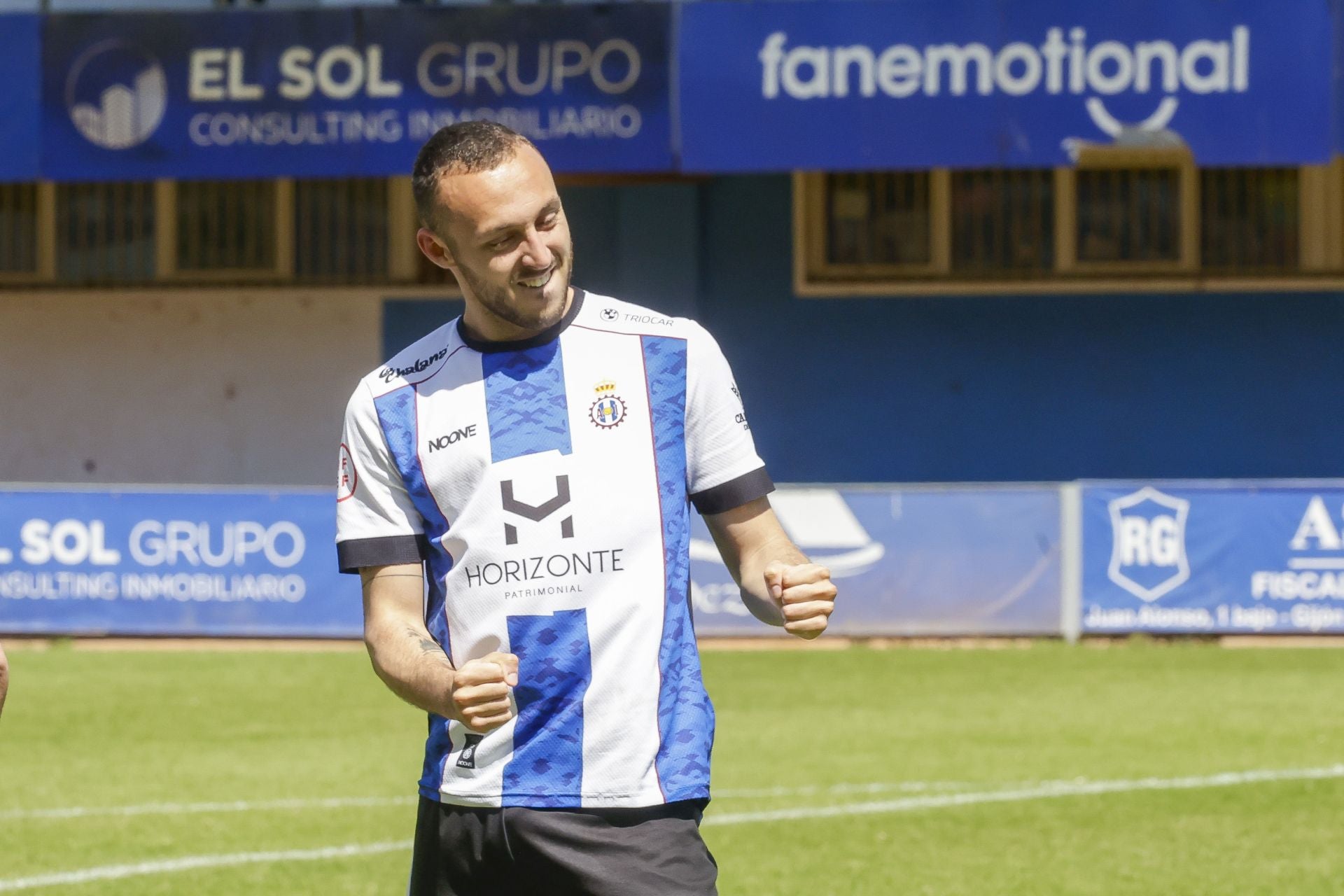 Las mejores fotos del Real Avilés 3-0 Guijuelo: así se vivió el partido en el Suárez Puerta
