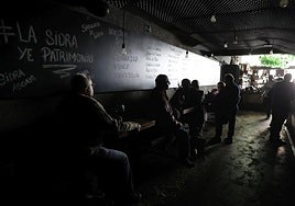 Un bar de Avilés en mitad del apagón que pilló desprevenida a Asturias.