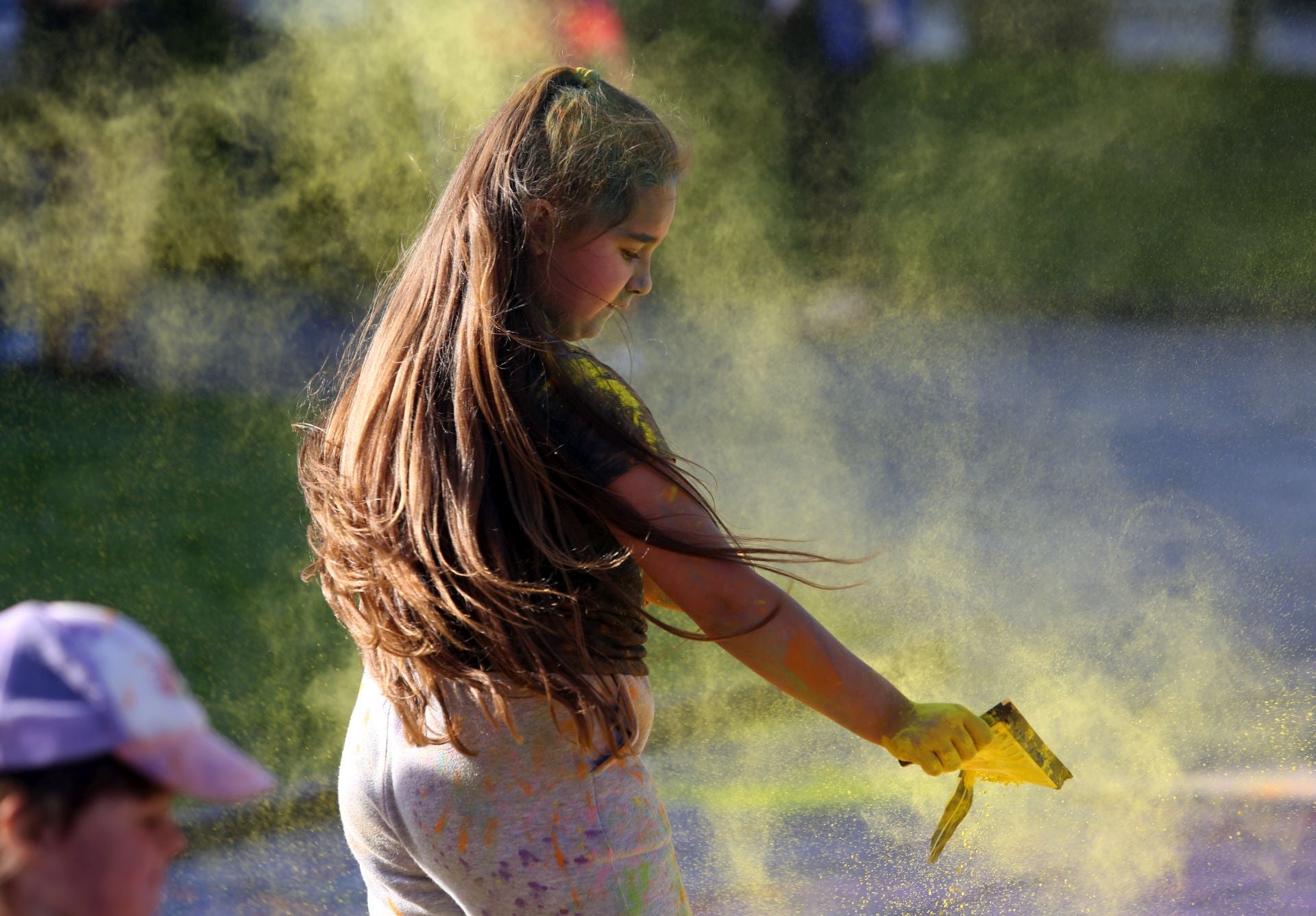 Fiesta de colores contra el apagón: Noreña celebra su Holi Party