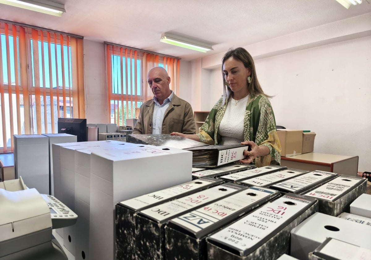 El Ayuntamiento de Gijón inicia el traslado de los fondos de Iniciativas Deportivo Culturales de La Calzada al archivo municipal