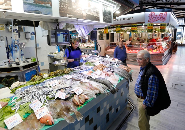El mercado tuvo muy poca clientela tras las compras masivas del lunes.