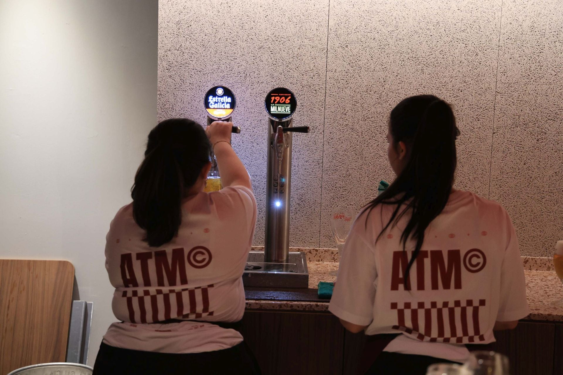Así fue la inauguración de A toda Mesa, la nueva hamburguesería &#039;gourmet&#039; en Gijón