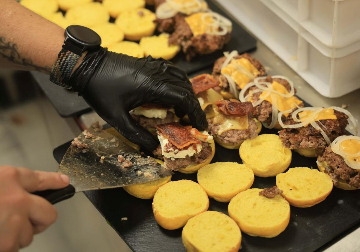 Así fue la inauguración de A toda Mesa, la nueva hamburguesería &#039;gourmet&#039; en Gijón