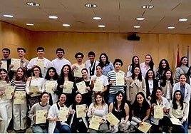 Foto de familia del alumnado de Ciencias de la Salud, en la despedida en el Hospital de Cabueñes.