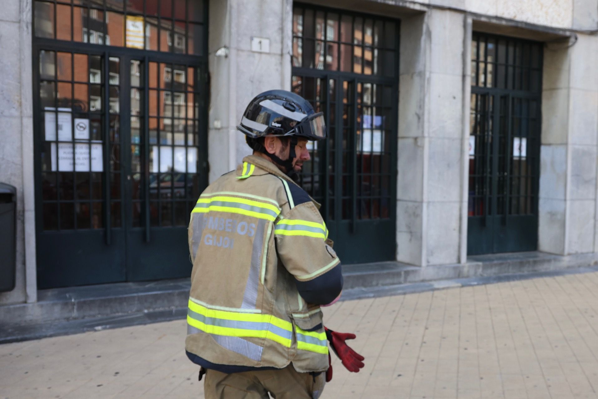Alarma en el Instituto Jovellanos, en Gijón, al desalojar a los alumnos por unas grietas