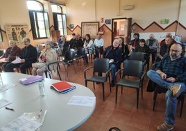Asamblea en la asociación de vecinos Río España.