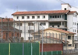 Dimite la directora del centro de menores de Sograndio