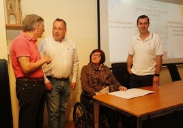 Laureano Rivas, Pelayo García, Mercedes Vieites y Alejandro Alonso antes de comenzar el acto.