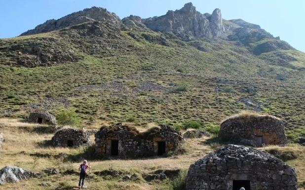 Los teitos son los protagonistas alrededor de los cuales girará la jornada preparada para el 1 de mayo, que comienza con una ruta interpretativa desde Vil.lar de Vidas hasta la Pornacal.