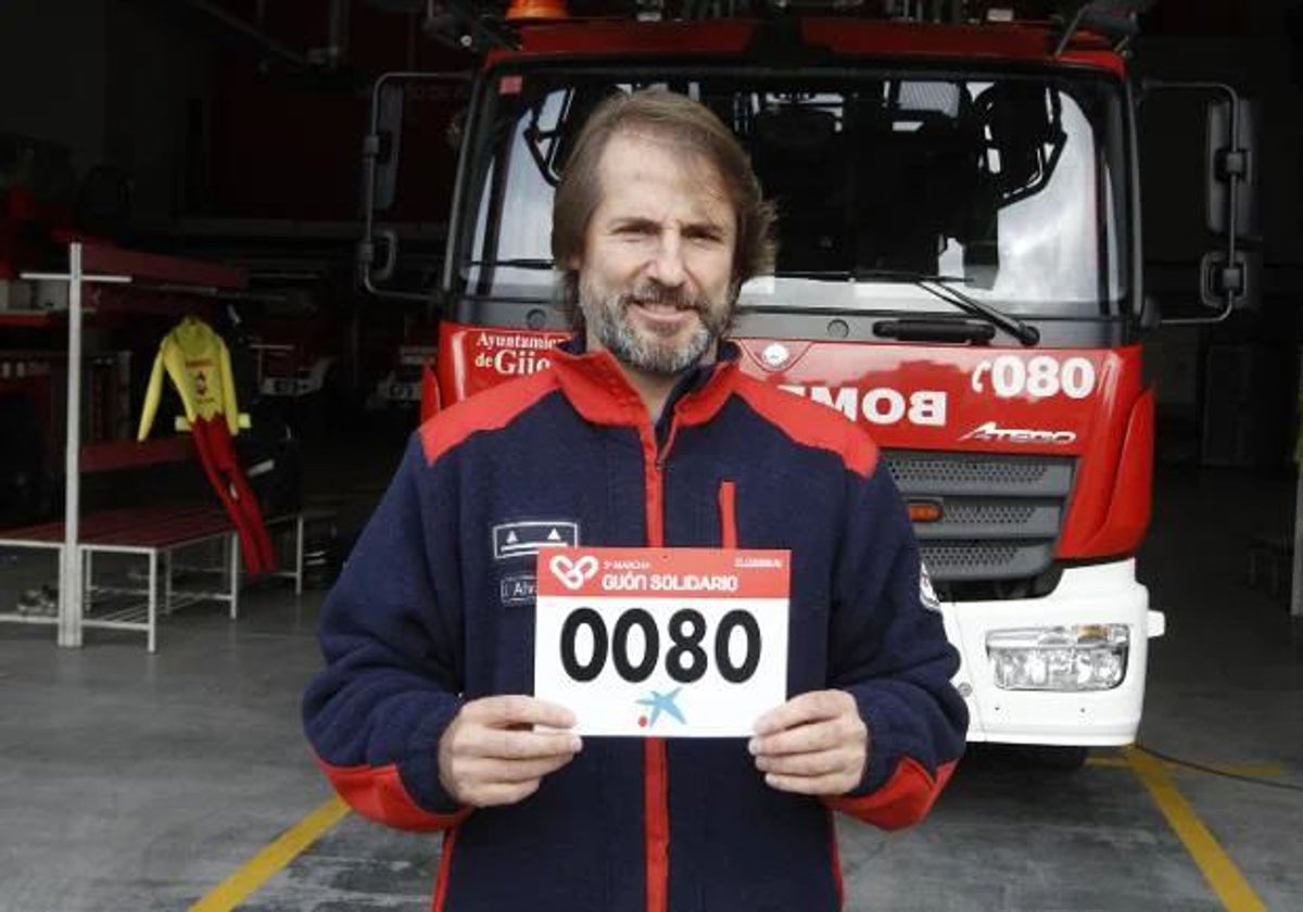 Javier Álvarez Villazón asume la jefatura de bomberos de Gijón «para ganar operatividad»