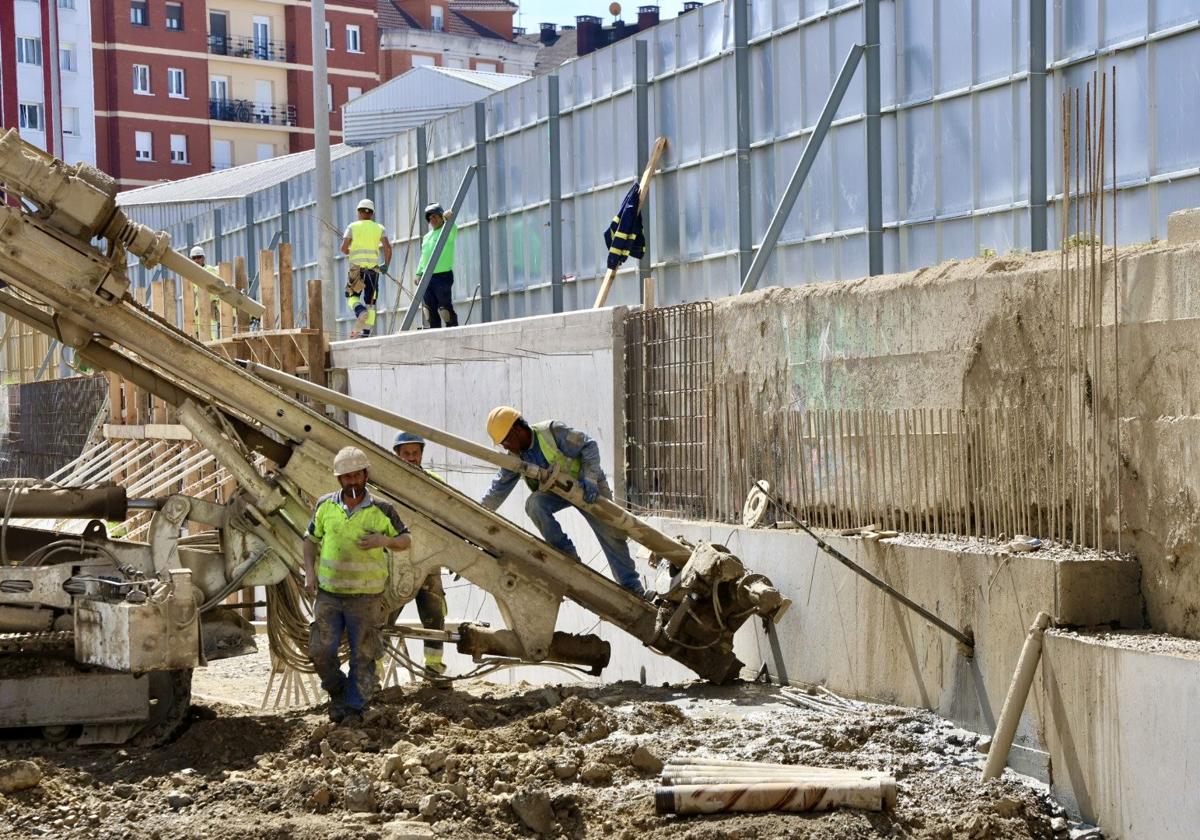 Los alumnos, en el patio del IES Jovellanos de Gijón.