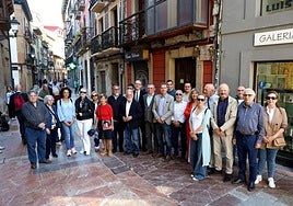 El homenaje de los socialistas frente a la casa natal de Indalecio Prieto en el número 23 de la calle Magdalena
