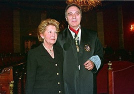 Jesús Bernal, con su esposa, en su toma de posesión como fiscal de sala del Tribunal Supremo, en 1999.
