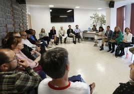 Reunión de la Mesa de Diálogo Ciudadano en el Ateneo de La Calzada.