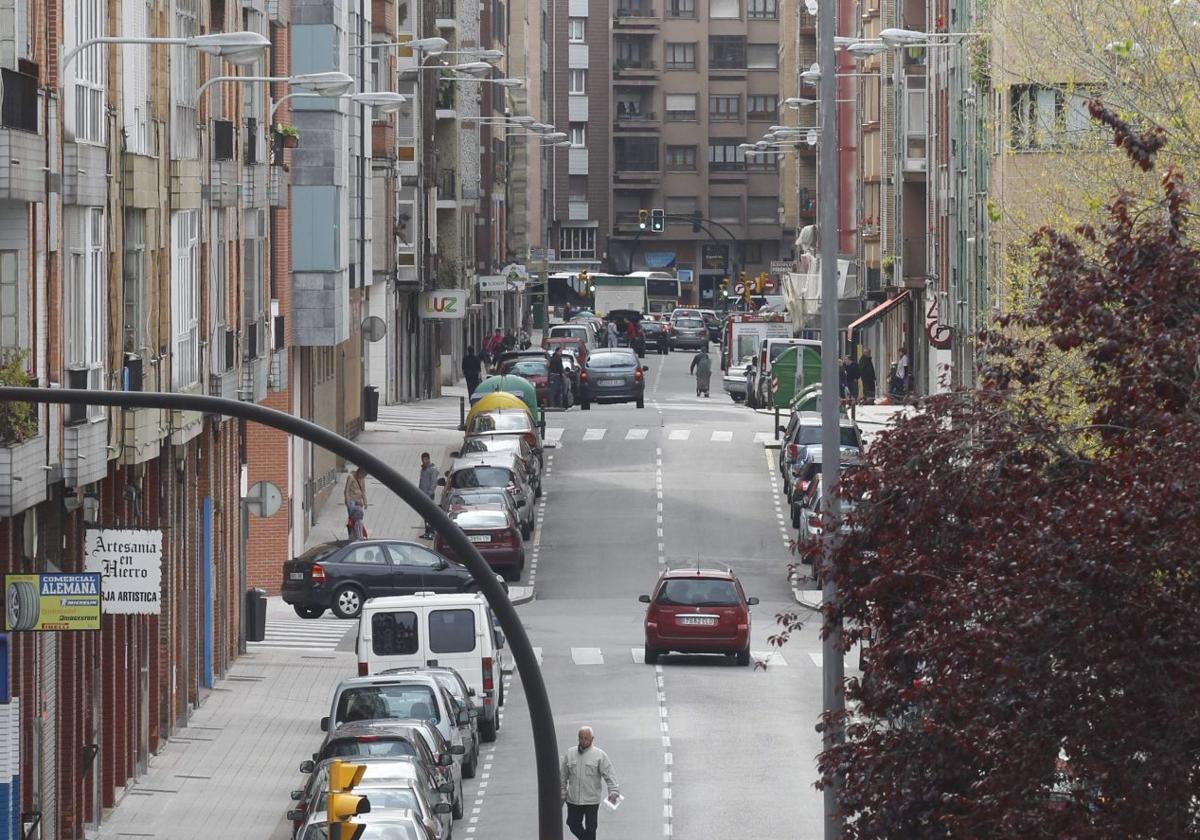 Dos policías locales reaniman a un hombre que había sufrido un paro cardíaco en Gijón