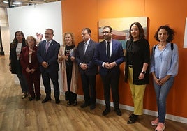 La artista, cuarta por la izquierda, junto al alcalde y los concejales.