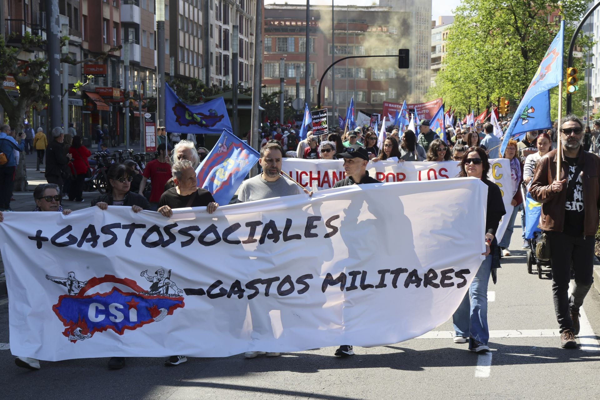 La manifestación de los sindicatos minoritarios el Día del Trabajo en Gijón, en imágenes