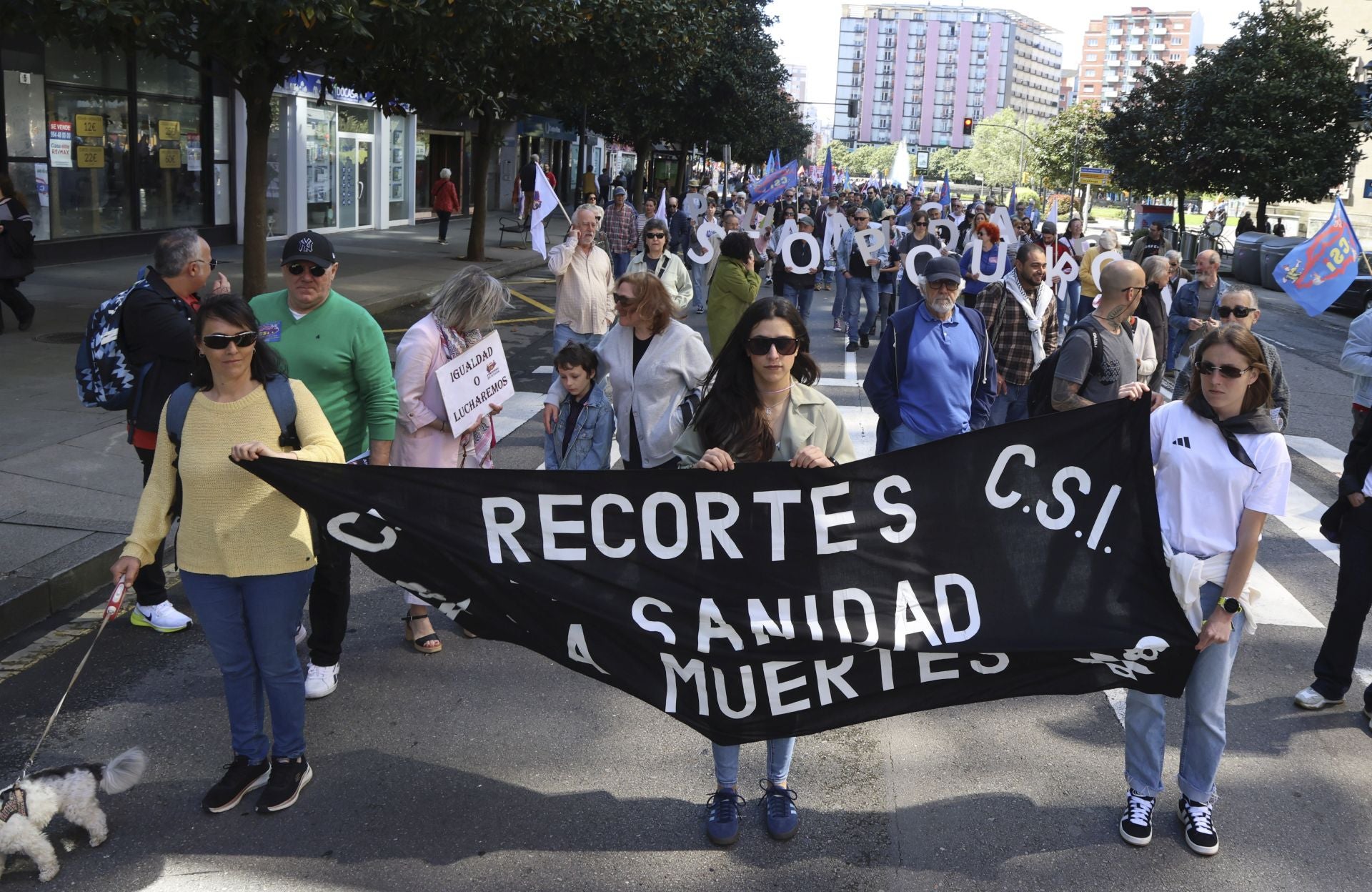 La manifestación de los sindicatos minoritarios el Día del Trabajo en Gijón, en imágenes