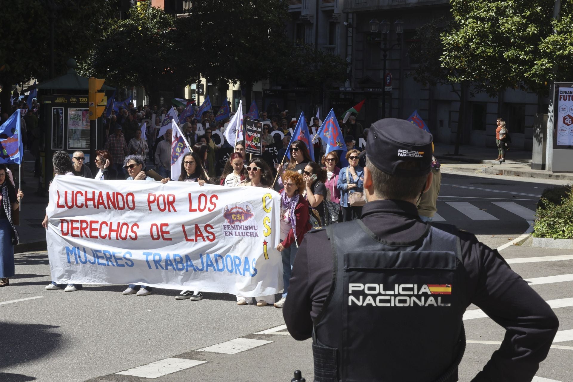 La manifestación de los sindicatos minoritarios el Día del Trabajo en Gijón, en imágenes